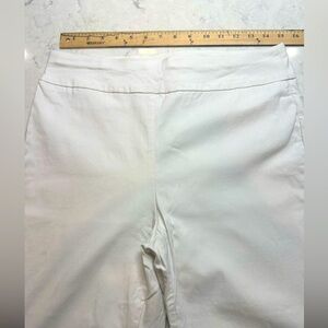 Chicos So Slimming 1.5 Brigette Crop Stretchy White Pants Pull On Elastic Waist